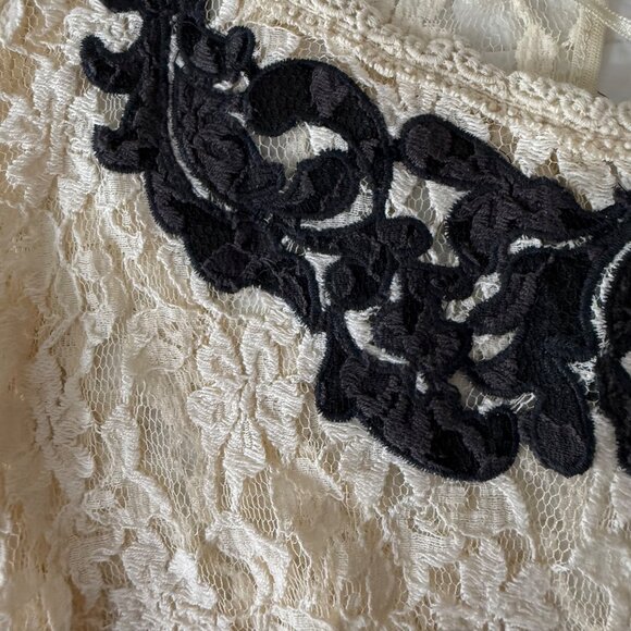 Free People XS Lace Peplum Top Beige & Black Floral Embroidery Short Bell Sleeve - Picture 6 of 7